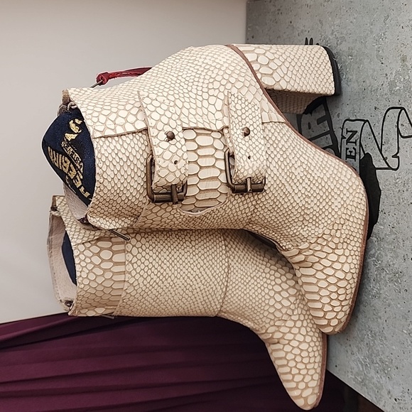 Freebird Joey White Snake boots - Picture 6 of 6